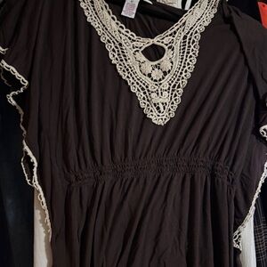 Candie's Brown Short Sleeve Top with Cream Lace